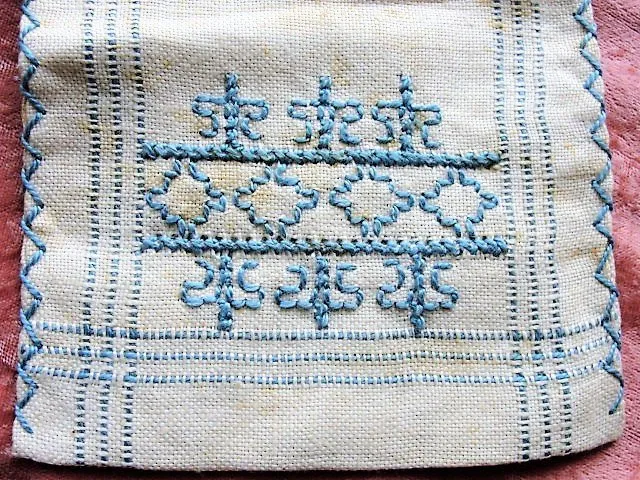 ARTS and CRAFTS Era Embroidered Purse Bag, Natural Linen Blue Embroidery Seed Bag Pouch,Saint Andrews Mission Embroidery,Collectible Linens