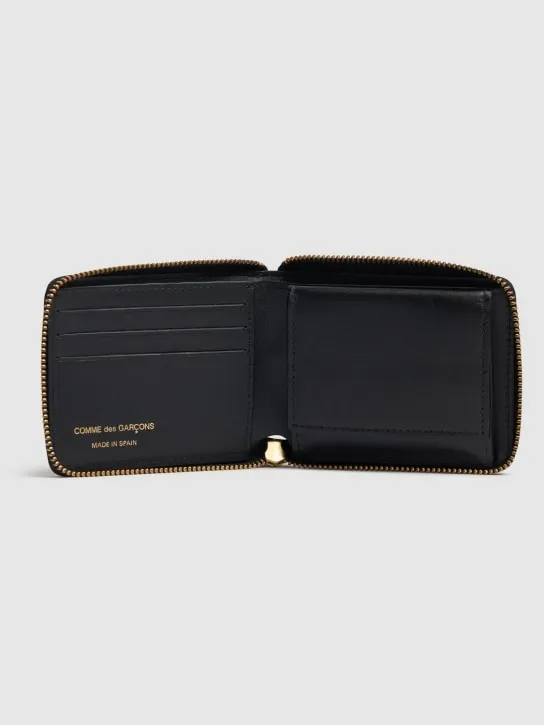 Comme des Garçons Wallet   Leather zip wallet 