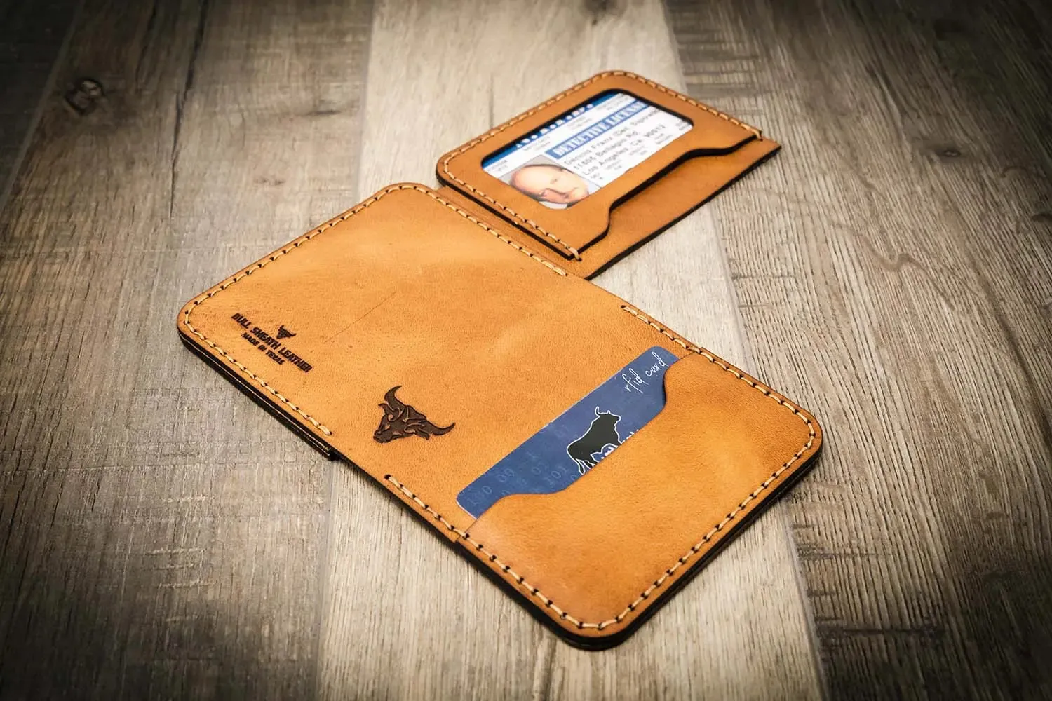 Minimalist Badge Wallet - Saddle Tan